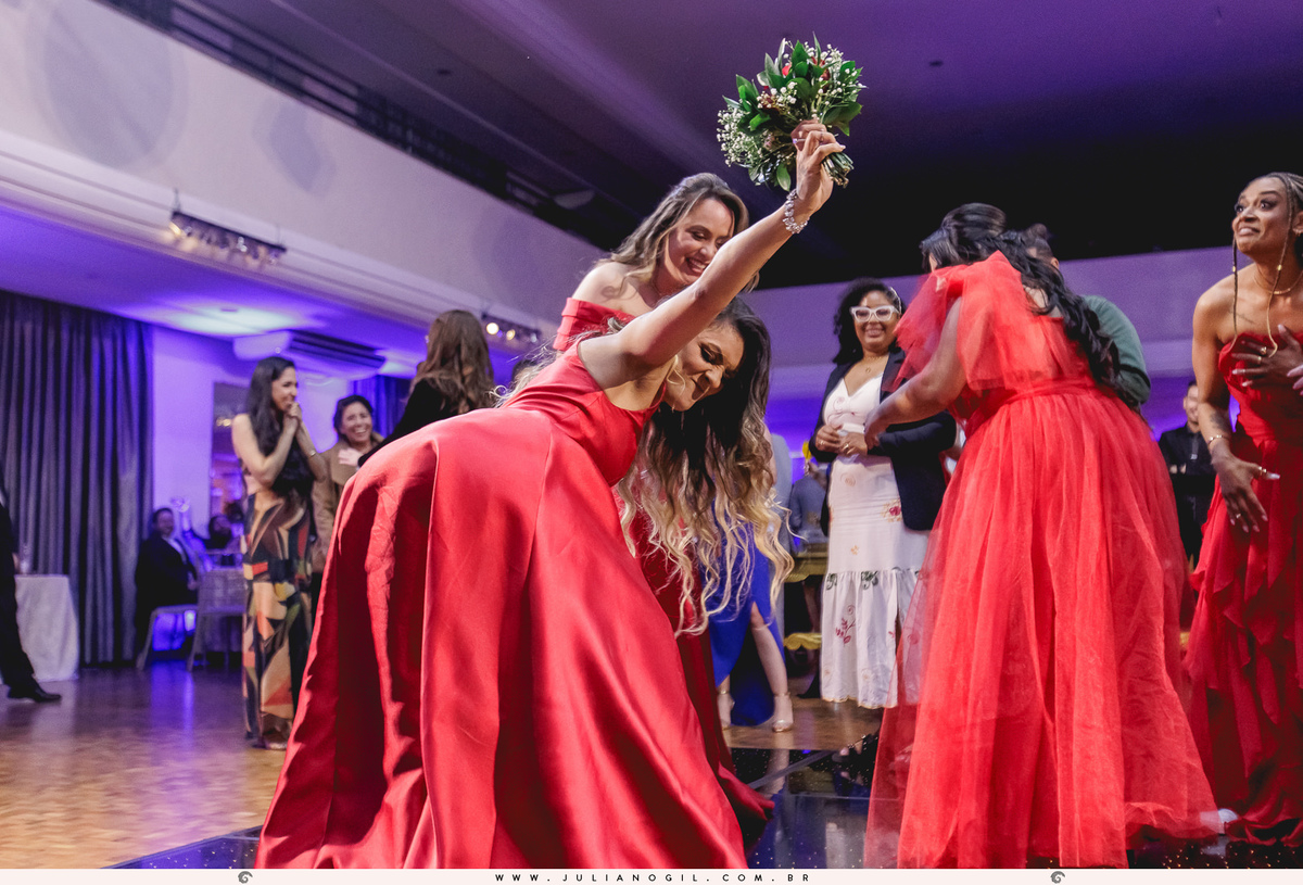 casamento letícia e igor fotógrafo juliano gil casamento igreja católica catedral sant'ana recepção ponta lagoa padrinhos madrinhas emoção família noivo noiva bride wedding tatuagem rayban meta alegria fotografia de casamento barzinho pizzaria la base