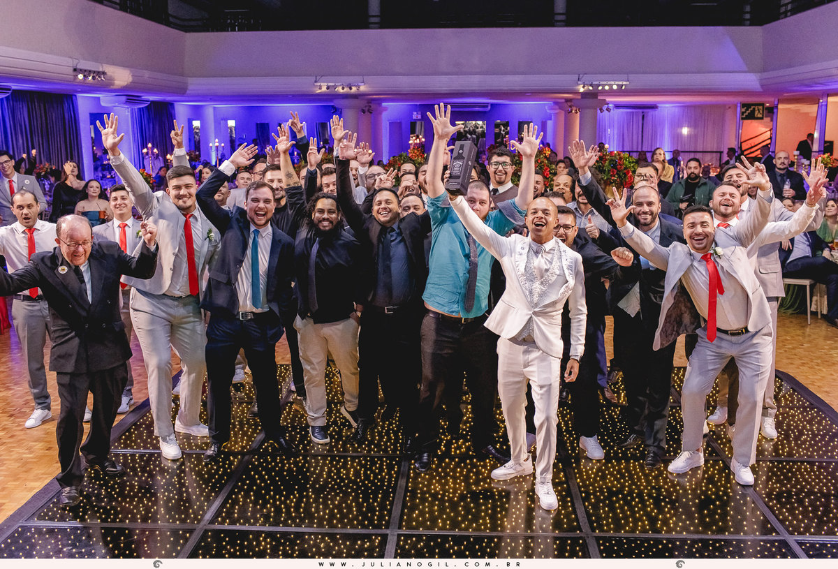 casamento letícia e igor fotógrafo juliano gil casamento igreja católica catedral sant'ana recepção ponta lagoa padrinhos madrinhas emoção família noivo noiva bride wedding tatuagem rayban meta alegria fotografia de casamento barzinho pizzaria la base