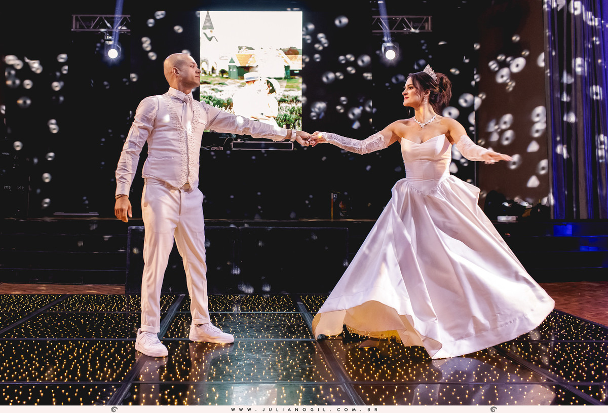 casamento letícia e igor fotógrafo juliano gil casamento igreja católica catedral sant'ana recepção ponta lagoa padrinhos madrinhas emoção família noivo noiva bride wedding tatuagem rayban meta alegria fotografia de casamento barzinho pizzaria la base