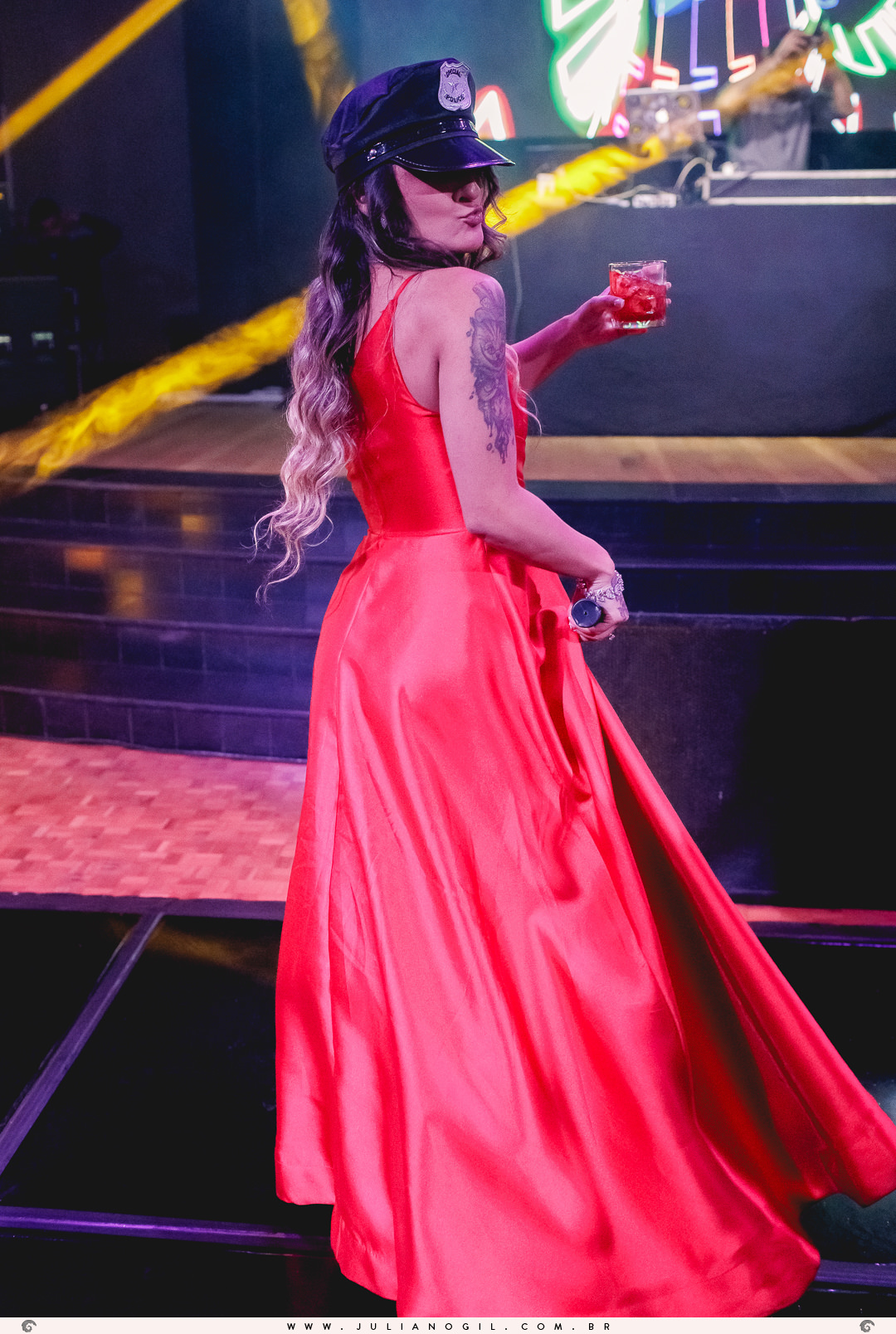 casamento letícia e igor fotógrafo juliano gil casamento igreja católica catedral sant'ana recepção ponta lagoa padrinhos madrinhas emoção família noivo noiva bride wedding tatuagem rayban meta alegria fotografia de casamento barzinho pizzaria la base