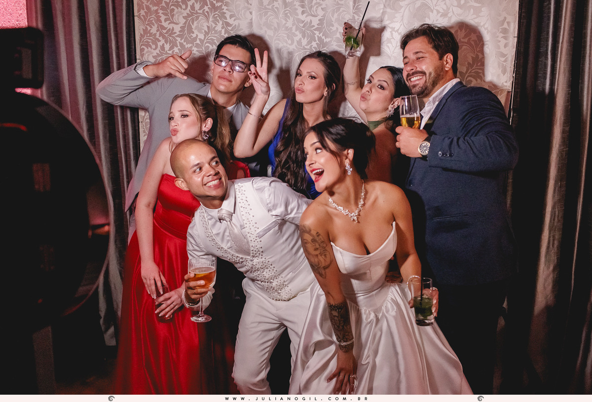 casamento letícia e igor fotógrafo juliano gil casamento igreja católica catedral sant'ana recepção ponta lagoa padrinhos madrinhas emoção família noivo noiva bride wedding tatuagem rayban meta alegria fotografia de casamento barzinho pizzaria la base