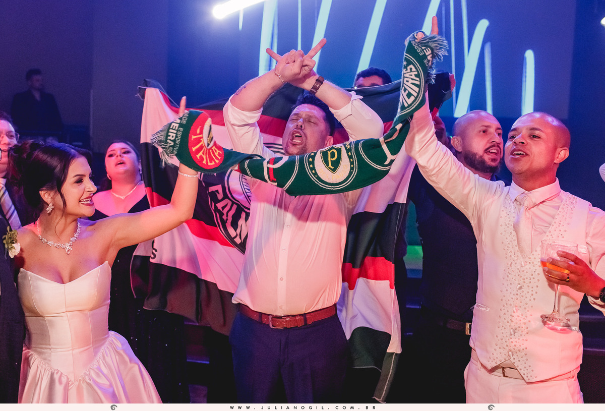 casamento letícia e igor fotógrafo juliano gil casamento igreja católica catedral sant'ana recepção ponta lagoa padrinhos madrinhas emoção família noivo noiva bride wedding tatuagem rayban meta alegria fotografia de casamento barzinho pizzaria la base