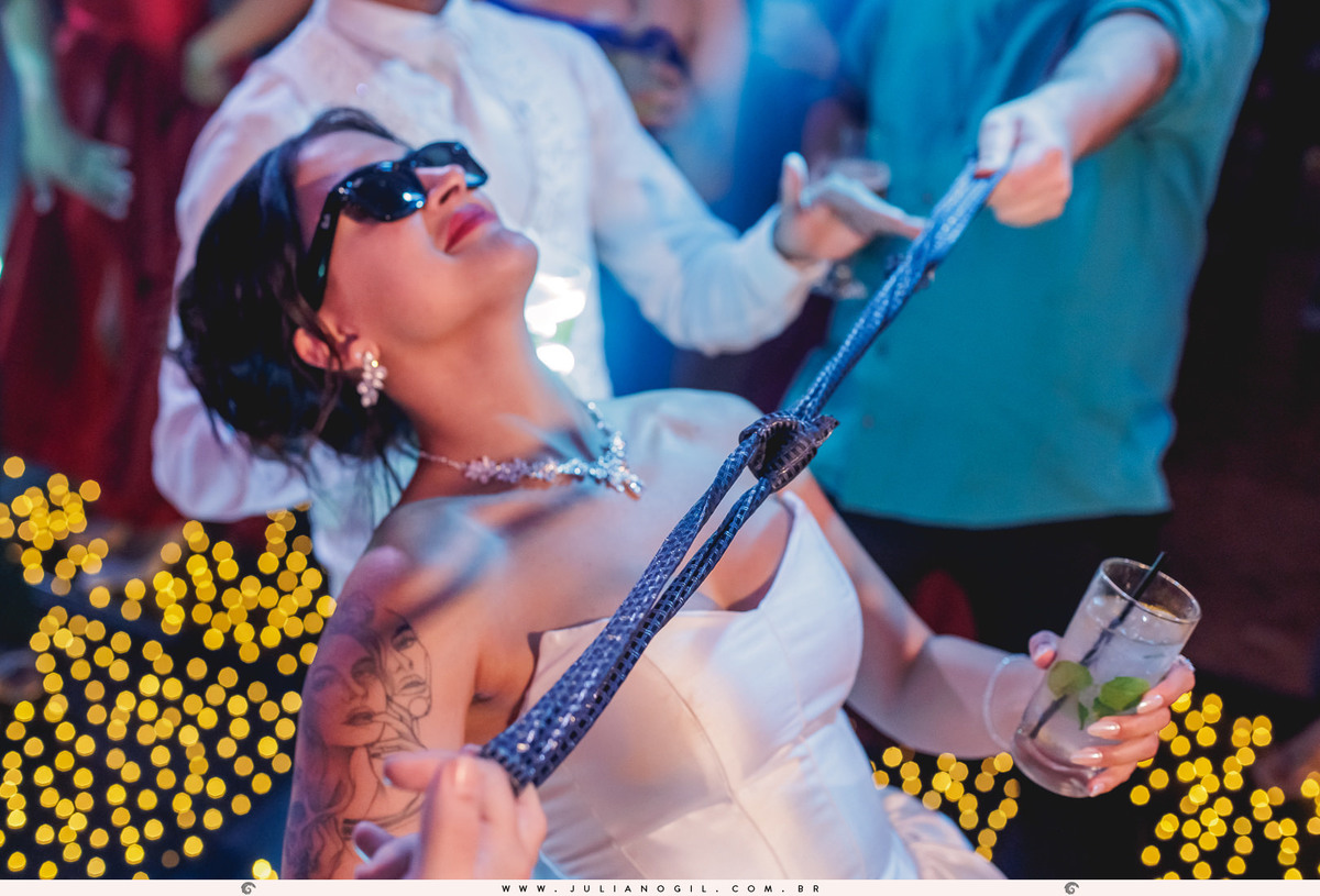 casamento letícia e igor fotógrafo juliano gil casamento igreja católica catedral sant'ana recepção ponta lagoa padrinhos madrinhas emoção família noivo noiva bride wedding tatuagem rayban meta alegria fotografia de casamento barzinho pizzaria la base