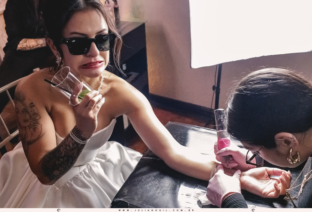 casamento letícia e igor fotógrafo juliano gil casamento igreja católica catedral sant'ana recepção ponta lagoa padrinhos madrinhas emoção família noivo noiva bride wedding tatuagem rayban meta alegria fotografia de casamento barzinho pizzaria la base