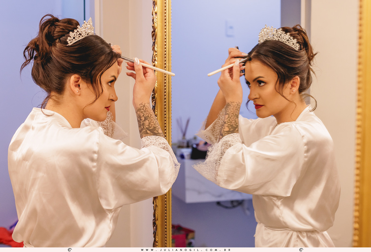 making of Letícia casamento fotógrafo juliano gil ponta grossa paraná igreja católica madrinhas ak conceyto maquiagem noiva vestido first look véu casamento buquê emoção risadas amigas bride wedding