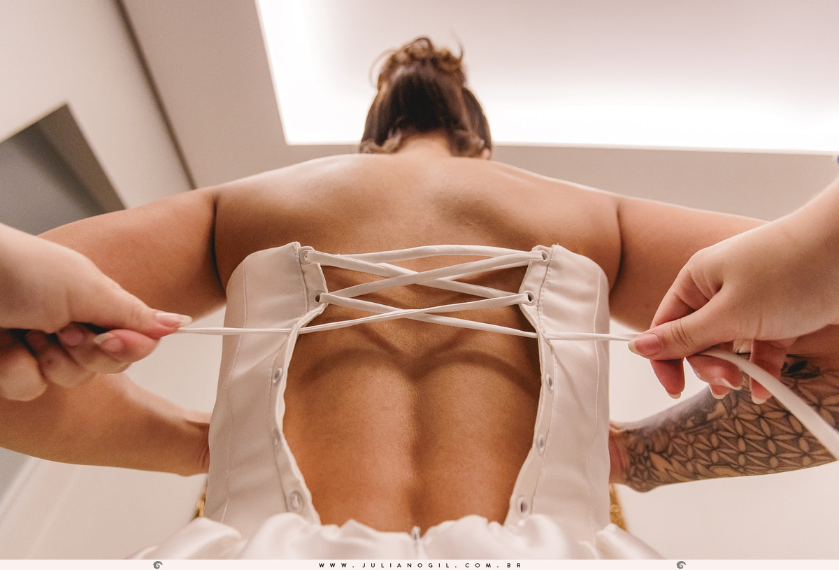 making of Letícia casamento fotógrafo juliano gil ponta grossa paraná igreja católica madrinhas ak conceyto maquiagem noiva vestido first look véu casamento buquê emoção risadas amigas bride wedding