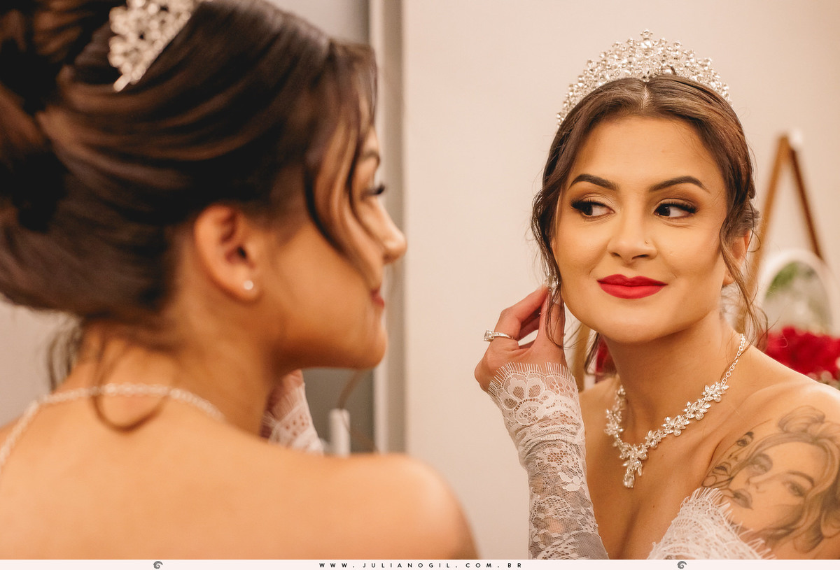 making of Letícia casamento fotógrafo juliano gil ponta grossa paraná igreja católica madrinhas ak conceyto maquiagem noiva vestido first look véu casamento buquê emoção risadas amigas bride wedding