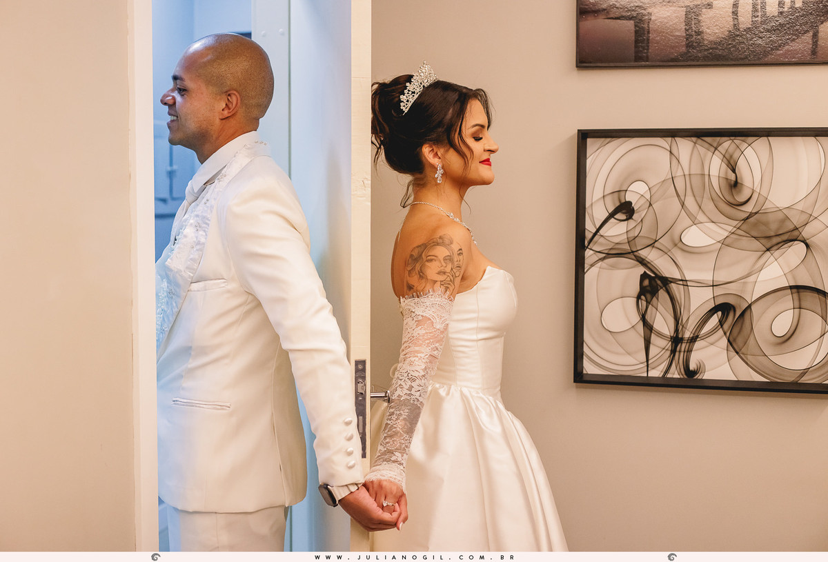 making of Letícia casamento fotógrafo juliano gil ponta grossa paraná igreja católica madrinhas ak conceyto maquiagem noiva vestido first look véu casamento buquê emoção risadas amigas bride wedding