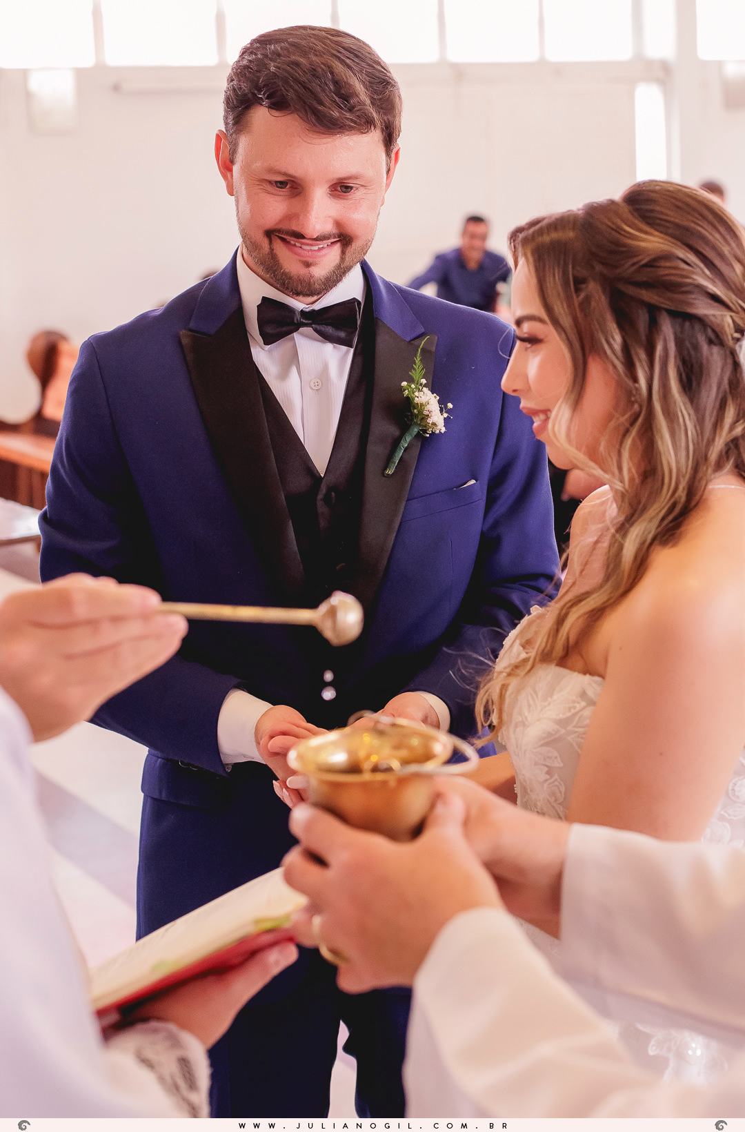 cerimônia Valdenise João Vitor fotógrafo juliano gil buquê grinalda natalia canalli bride são mateus do sul paraná madrinhas vestido wedding fotografia de casamento maquiagem hotel dom leopoldo casa de carnes angelita família festa recepção amigos