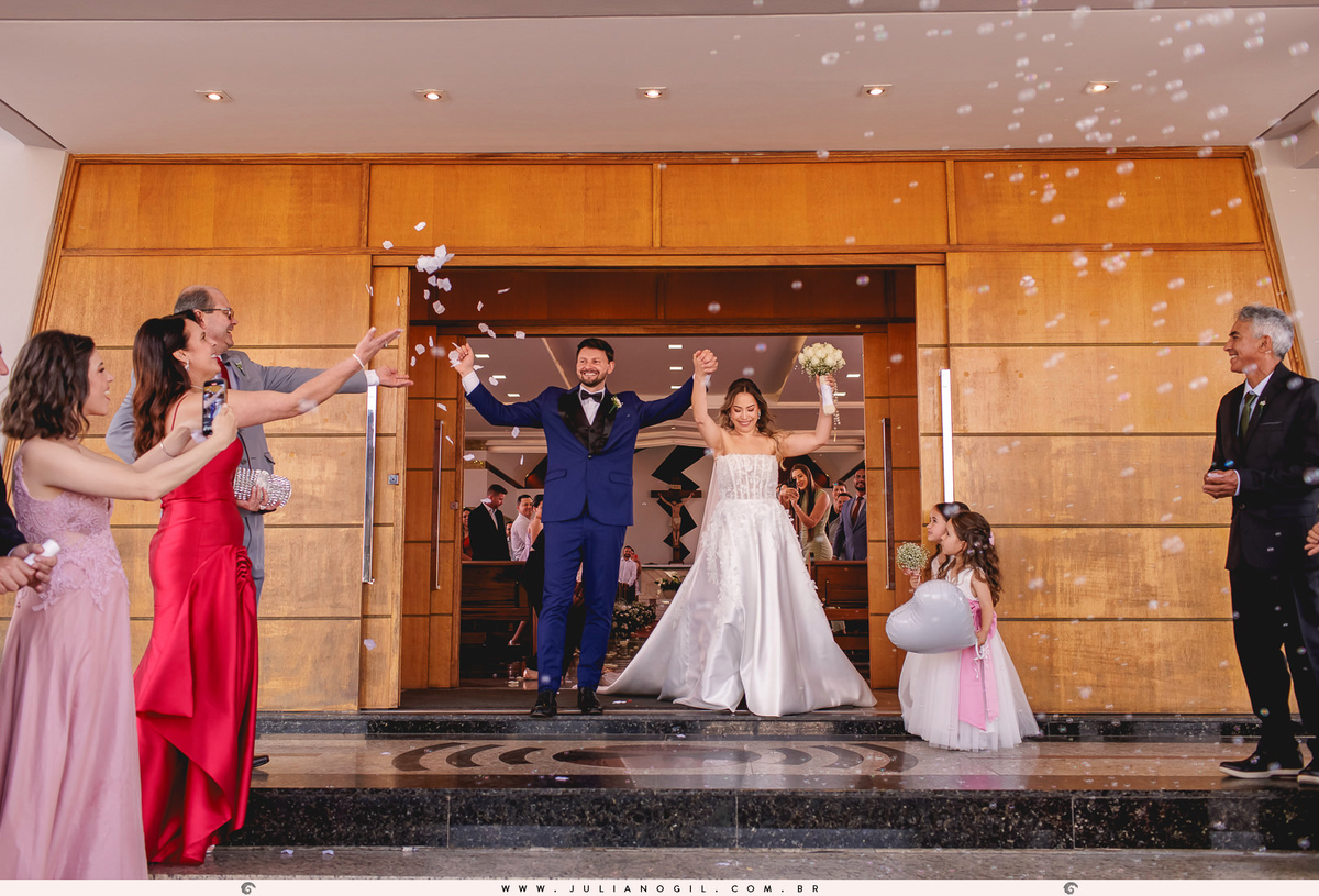 cerimônia Valdenise João Vitor fotógrafo juliano gil buquê grinalda natalia canalli bride são mateus do sul paraná madrinhas vestido wedding fotografia de casamento maquiagem hotel dom leopoldo casa de carnes angelita família festa recepção amigos