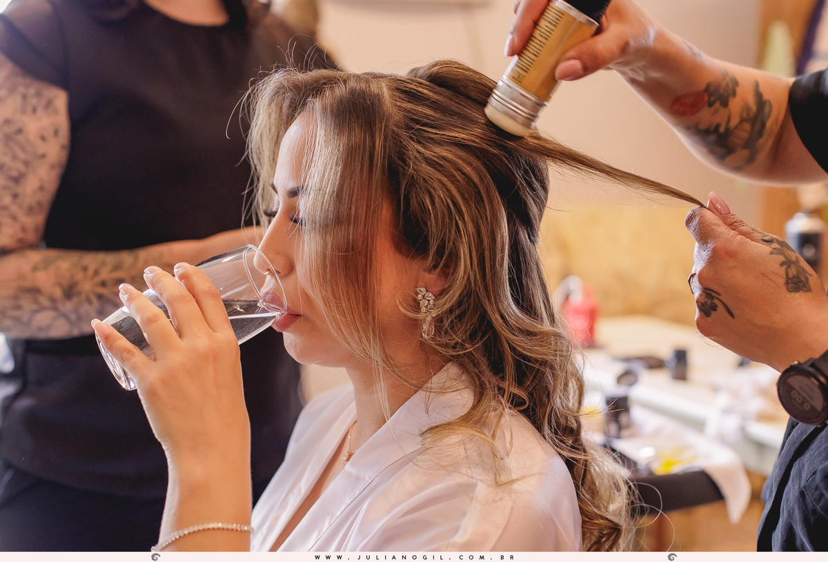 making of noiva Valdenise fotógrafo juliano gil buquê grinalda natalia canalli bride são mateus do sul paraná madrinhas vestido wedding fotografia de casamento maquiagem hotel dom leopoldo casa de carnes angelita família festa recepção amigos