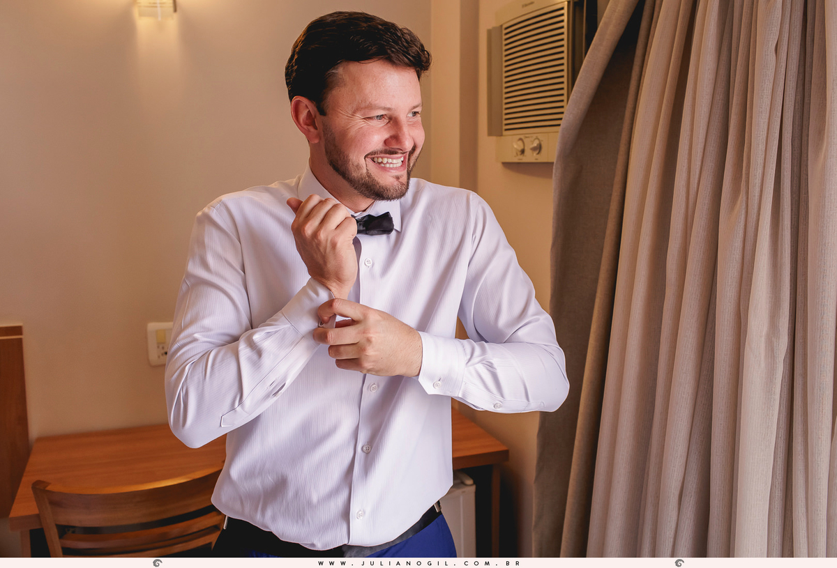 making of noivo João Vitor fotógrafo juliano gil buquê grinalda natalia canalli bride são mateus do sul paraná madrinhas vestido wedding fotografia de casamento maquiagem hotel dom leopoldo casa de carnes angelita família festa recepção amigos