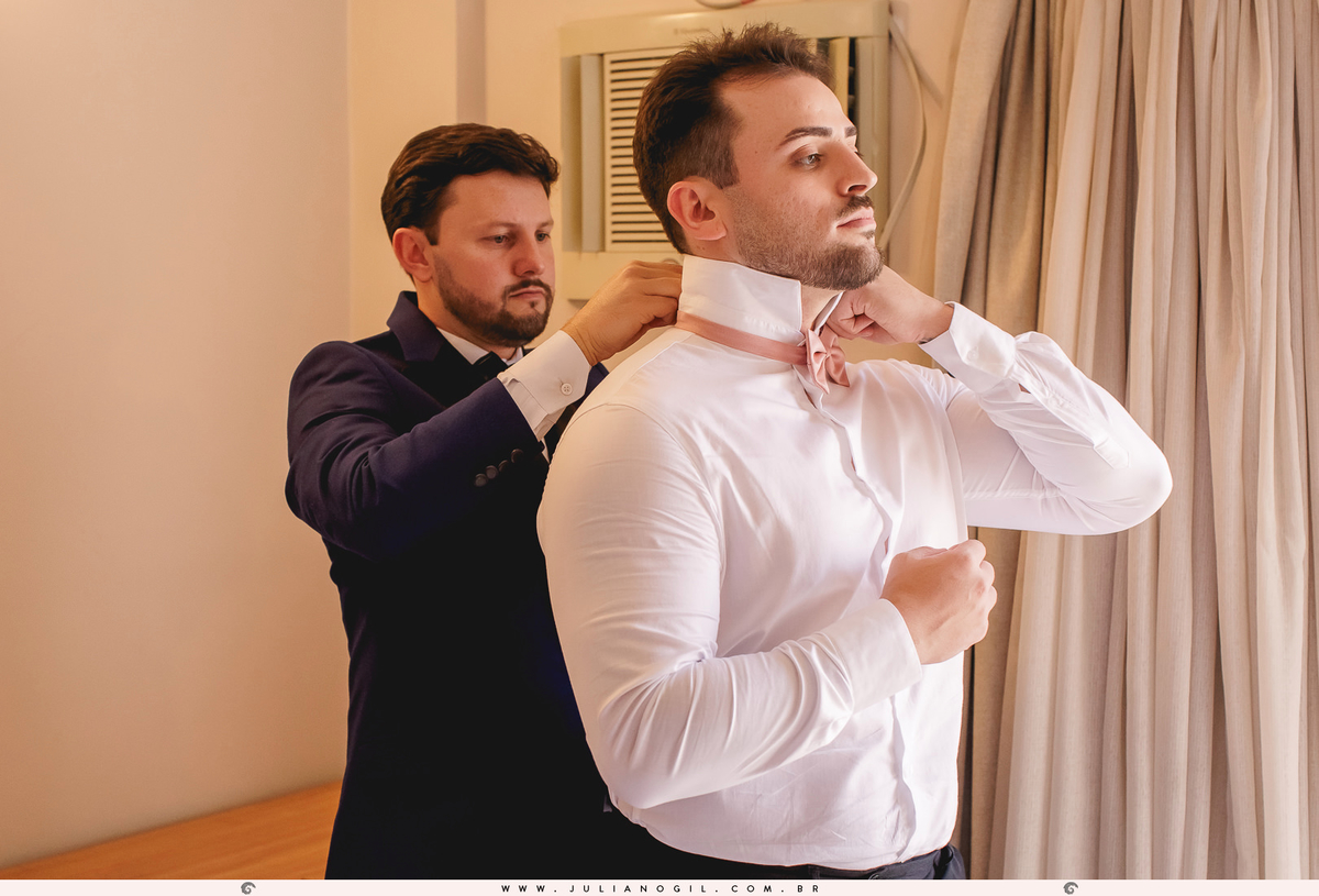 making of noivo João Vitor fotógrafo juliano gil buquê grinalda natalia canalli bride são mateus do sul paraná madrinhas vestido wedding fotografia de casamento maquiagem hotel dom leopoldo casa de carnes angelita família festa recepção amigos terno