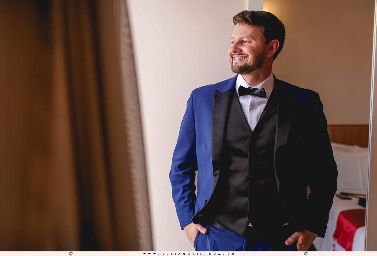 making of noivo João Vitor fotógrafo juliano gil buquê grinalda natalia canalli bride são mateus do sul paraná madrinhas vestido wedding fotografia de casamento maquiagem hotel dom leopoldo casa de carnes angelita família festa recepção amigos terno