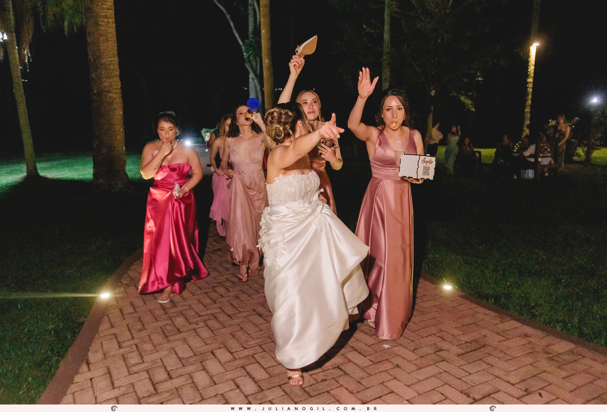 cerimônia Valdenise João Vitor fotógrafo juliano gil buquê grinalda natalia canalli bride são mateus do sul paraná madrinhas vestido wedding fotografia de casamento maquiagem hotel dom leopoldo casa de carnes angelita família festa recepção amigos