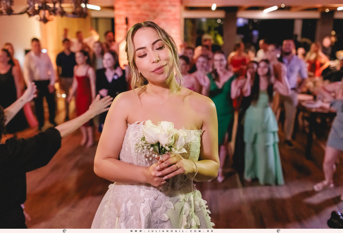 cerimônia Valdenise João Vitor fotógrafo juliano gil buquê grinalda natalia canalli bride são mateus do sul paraná madrinhas vestido wedding fotografia de casamento maquiagem hotel dom leopoldo casa de carnes angelita família festa recepção amigos