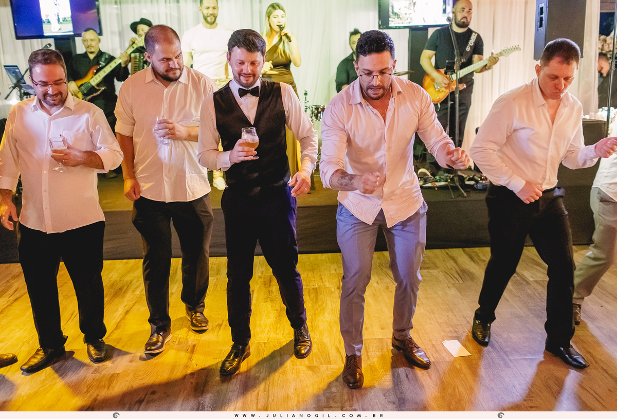 cerimônia Valdenise João Vitor fotógrafo juliano gil buquê grinalda natalia canalli bride são mateus do sul paraná madrinhas vestido wedding fotografia de casamento maquiagem hotel dom leopoldo casa de carnes angelita família festa recepção amigos