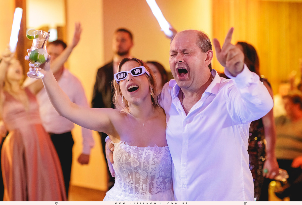 cerimônia Valdenise João Vitor fotógrafo juliano gil buquê grinalda natalia canalli bride são mateus do sul paraná madrinhas vestido wedding fotografia de casamento maquiagem hotel dom leopoldo casa de carnes angelita família festa recepção amigos