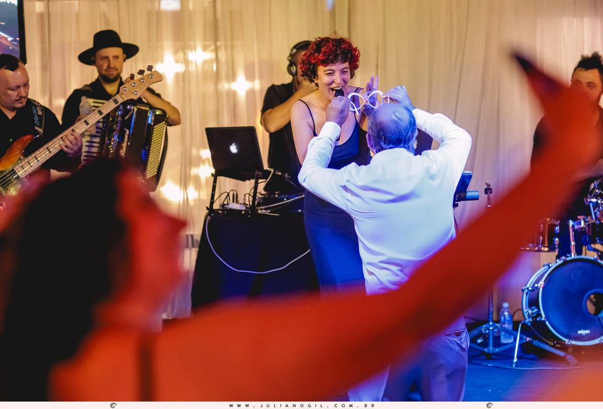 cerimônia Valdenise João Vitor fotógrafo juliano gil buquê grinalda natalia canalli bride são mateus do sul paraná madrinhas vestido wedding fotografia de casamento maquiagem hotel dom leopoldo casa de carnes angelita família festa recepção amigos