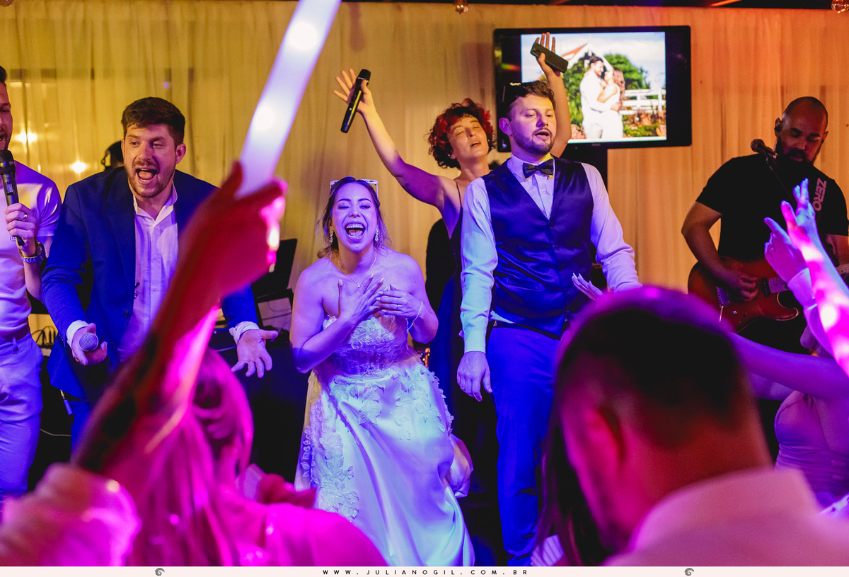 cerimônia Valdenise João Vitor fotógrafo juliano gil buquê grinalda natalia canalli bride são mateus do sul paraná madrinhas vestido wedding fotografia de casamento maquiagem hotel dom leopoldo casa de carnes angelita família festa recepção amigos