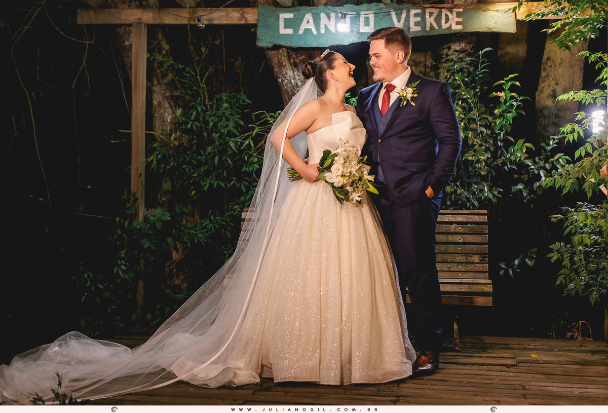 noivos em sessão pós cerimõnia