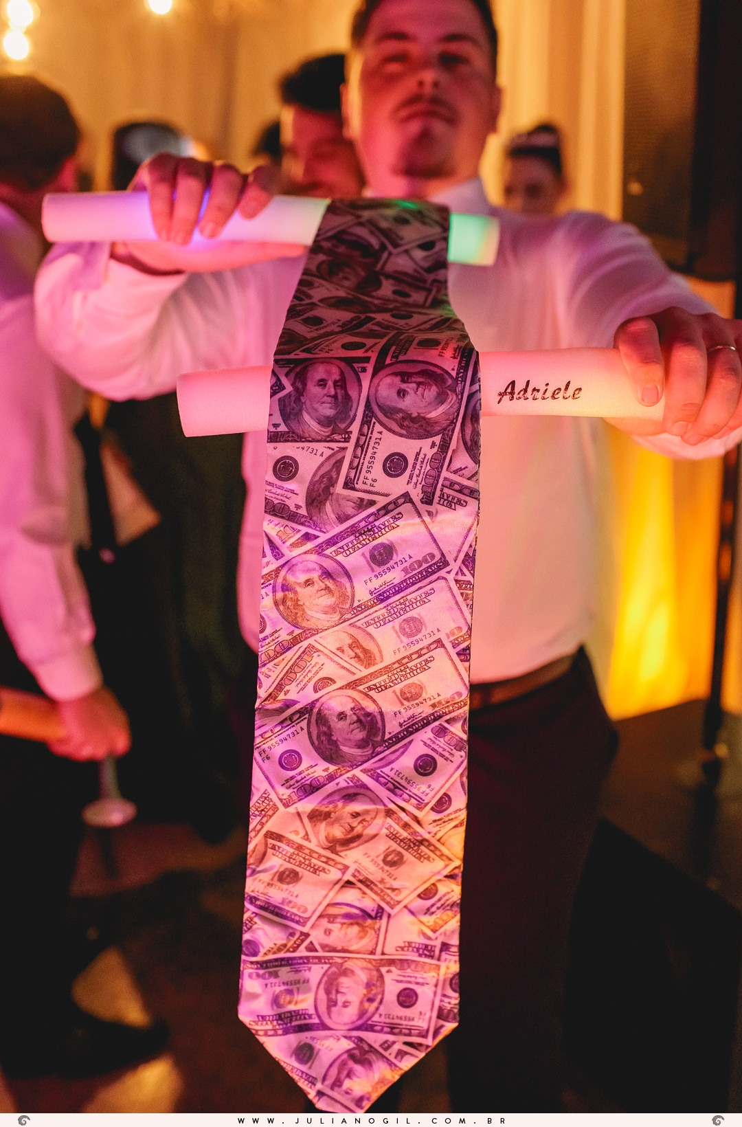 gravata de corte do noivo aldo