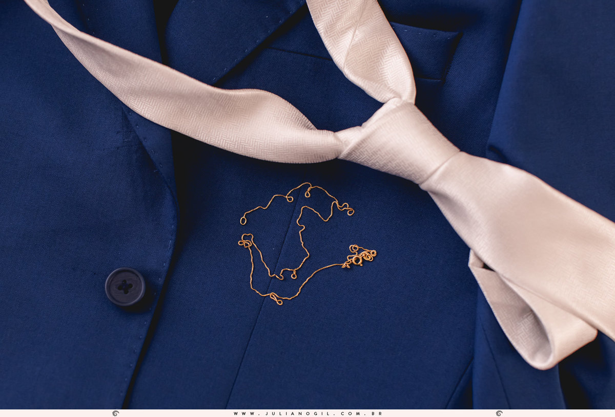 detalhes do terno e jóias do noivo lucas