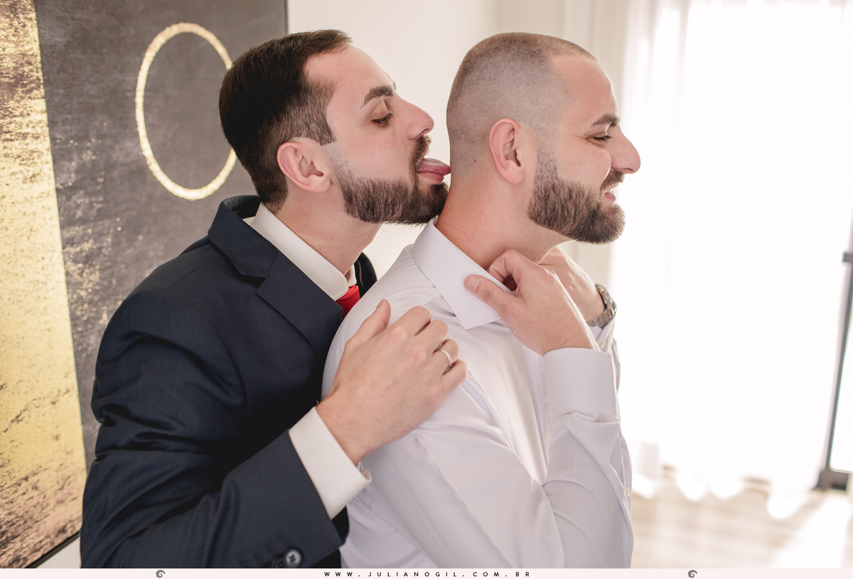 irmão gêmeo do noivo lucas brincando com ele