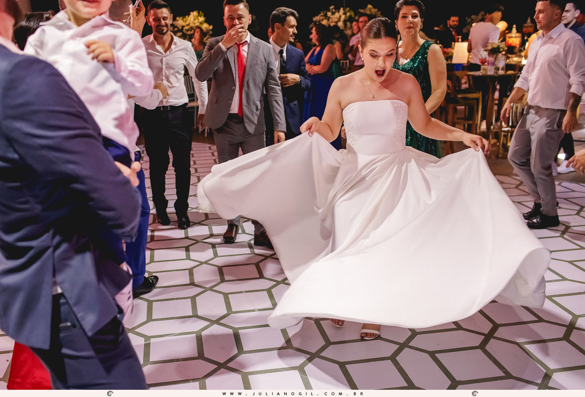 dança dos noivos no centro de eventos italiano em irati, no paraná