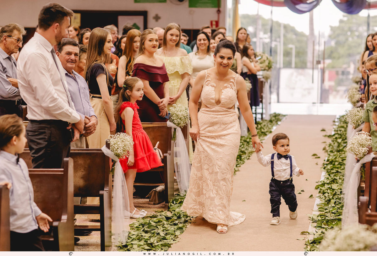 entrada do pajem e daminha na igreja