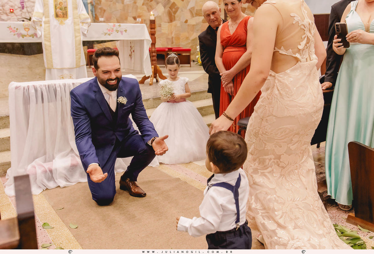 entrada do pajem e daminha na igreja