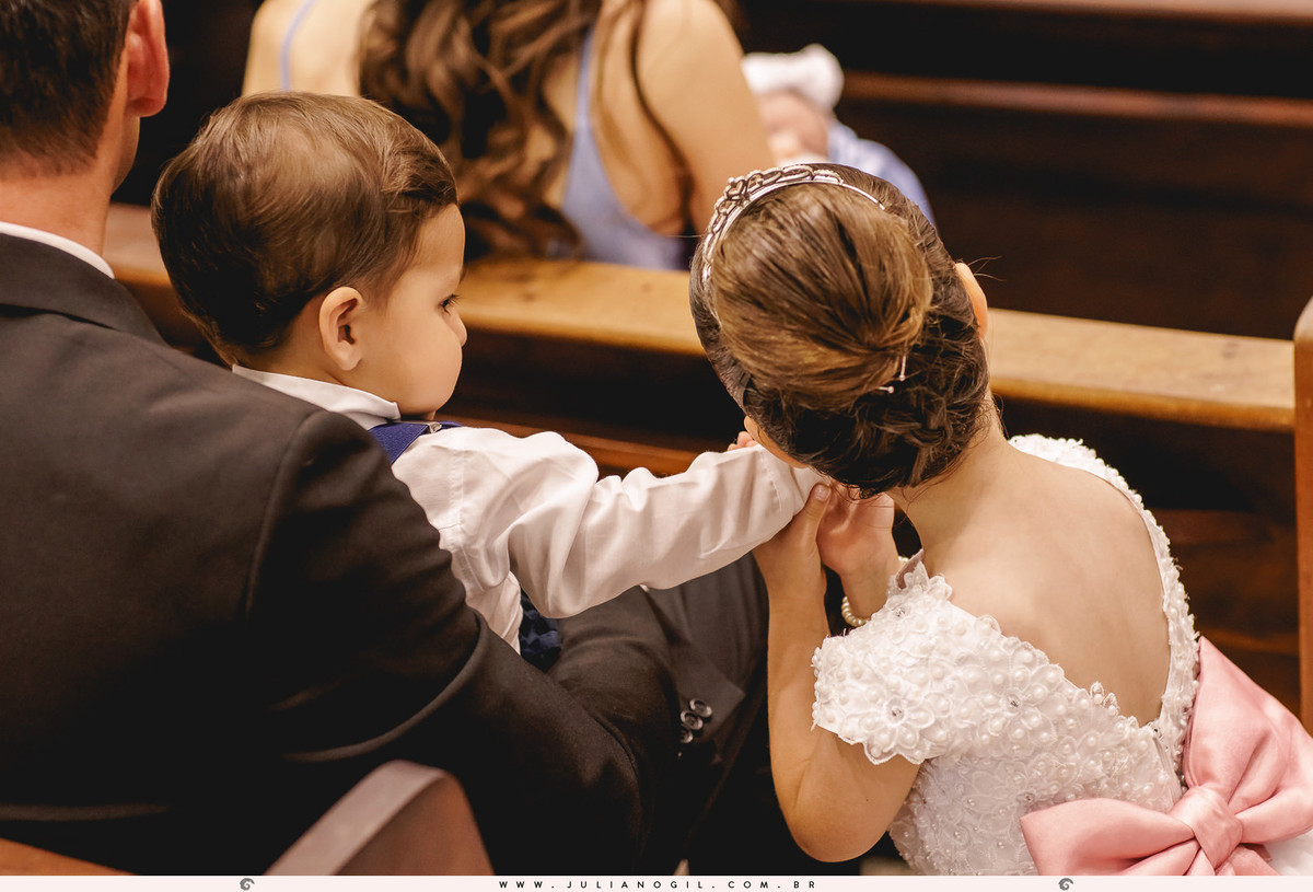 daminha agradando o pajem