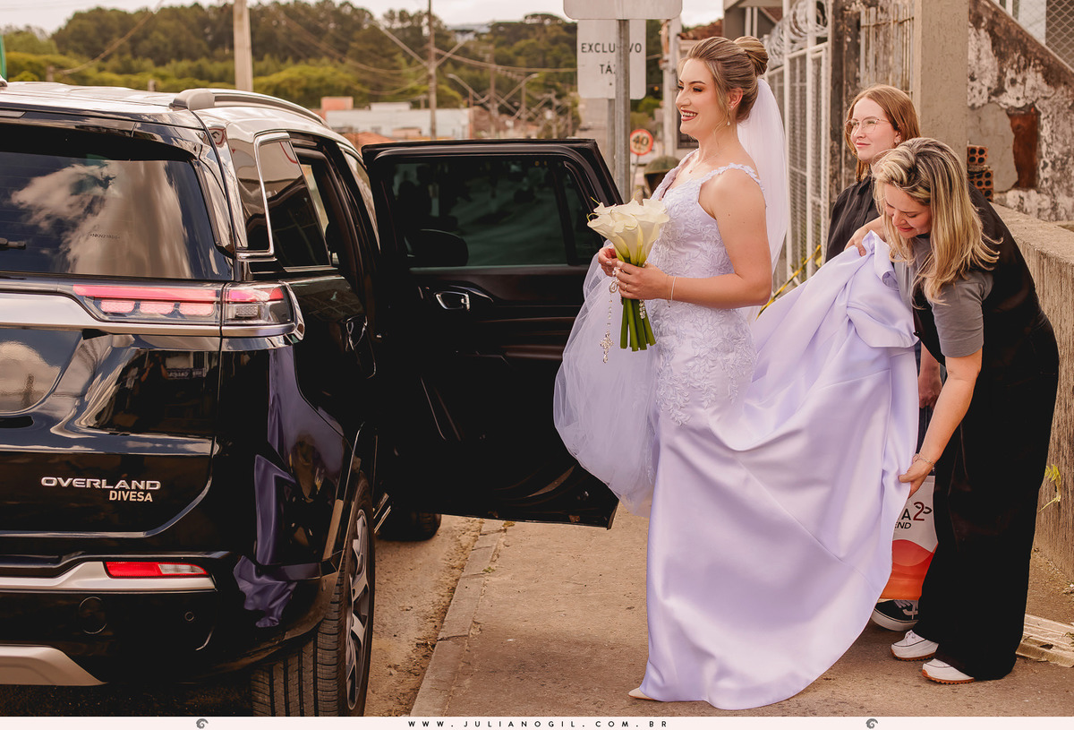noiva pronta antes da cerimônia durante o making of no salão