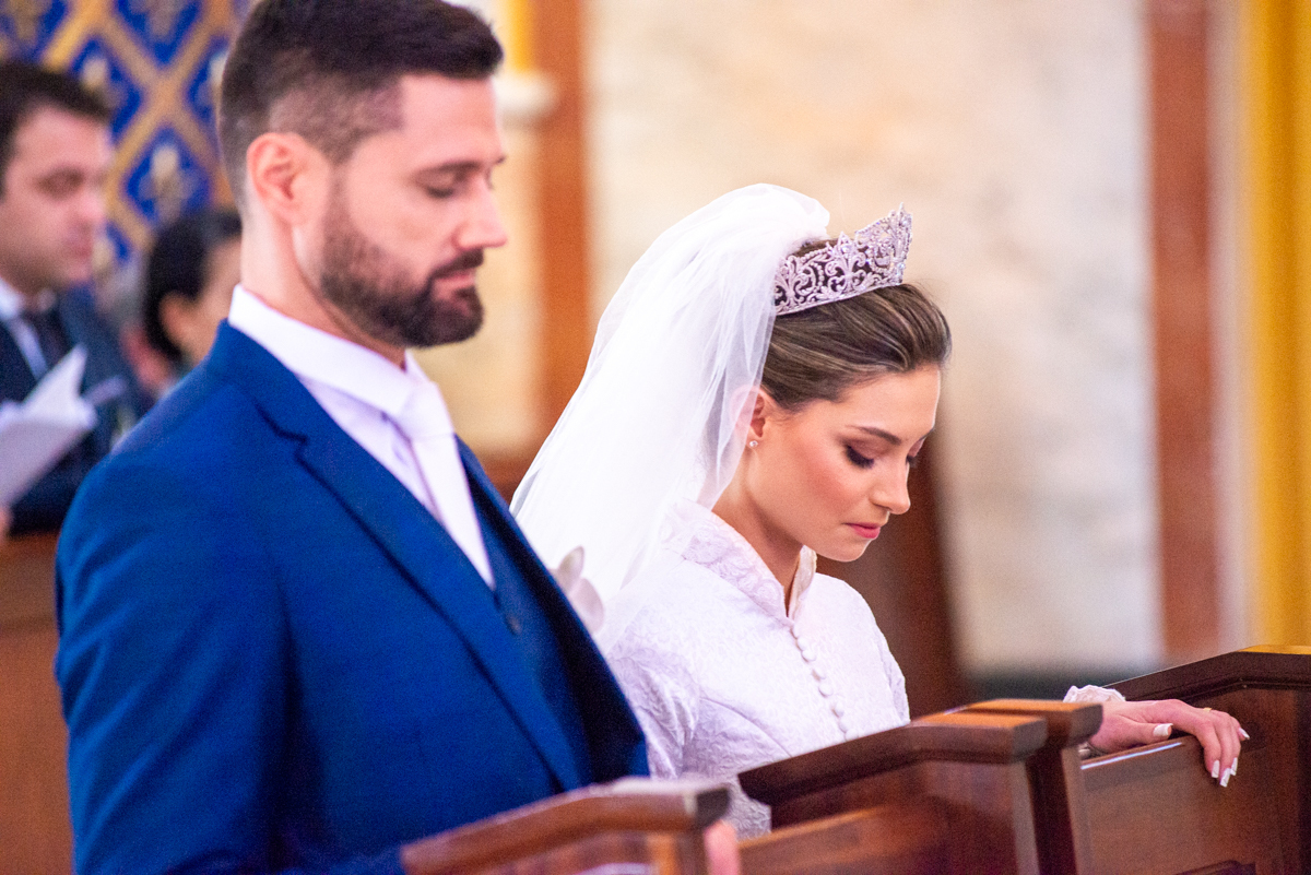 Momento de oração dos noivos diante de Deus.