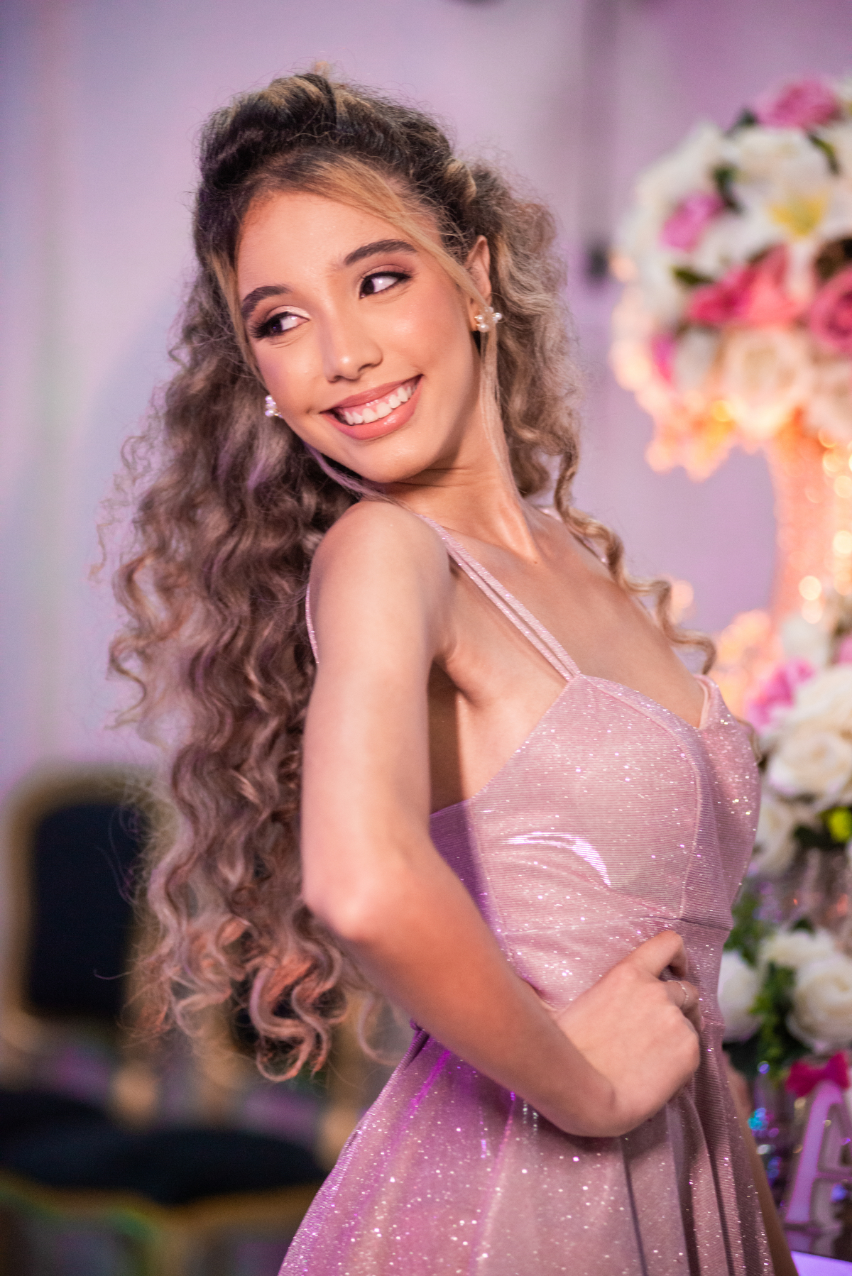 Encantadora aos 15 anos! O debut de Anna Luíza foi capturado em fotos que destacam sua beleza e alegria, com imagens que revivem o encanto dessa fase.