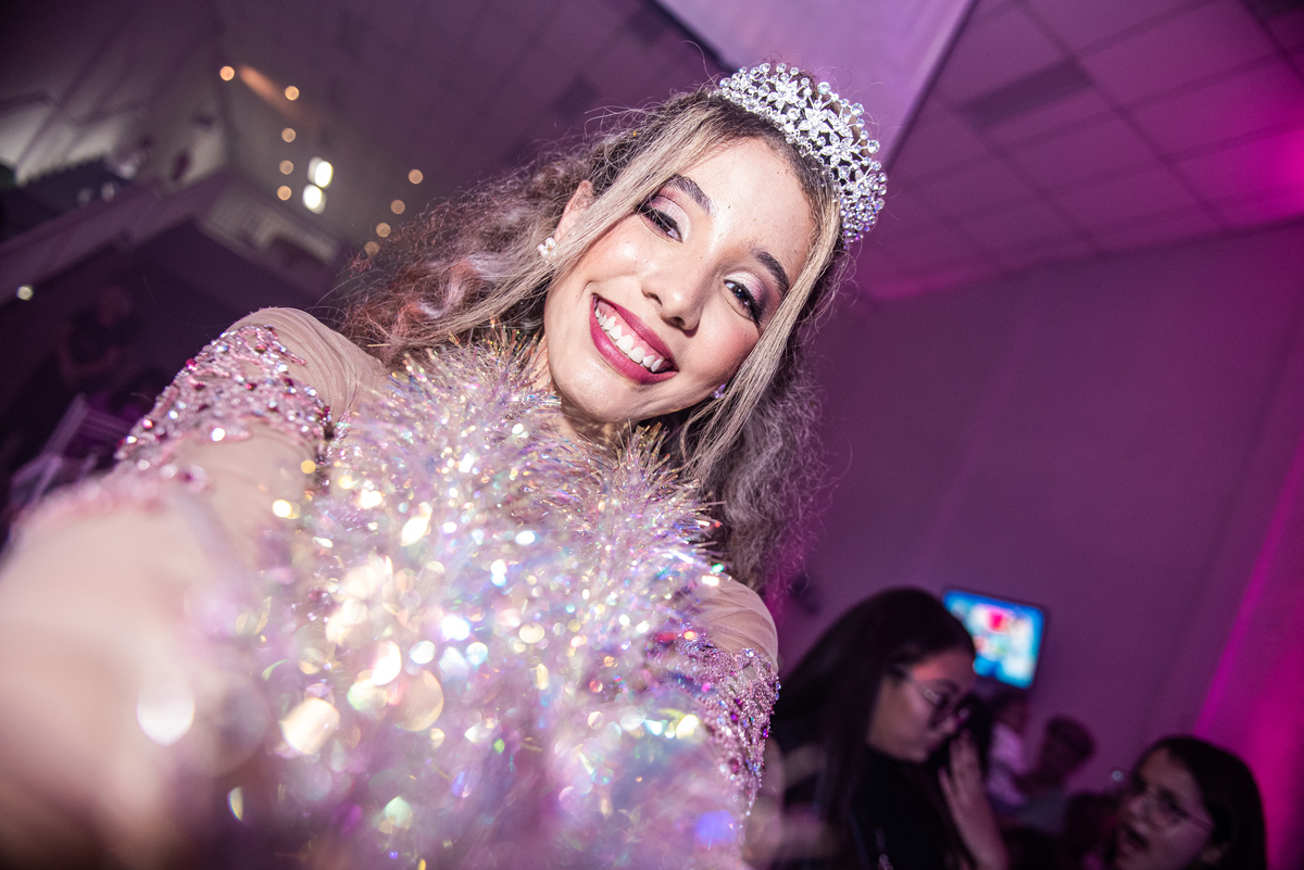 Anna Luíza: o sonho de debutante em imagens! Fotos cheias de emoção que eternizam a juventude e a beleza dos 15 anos.