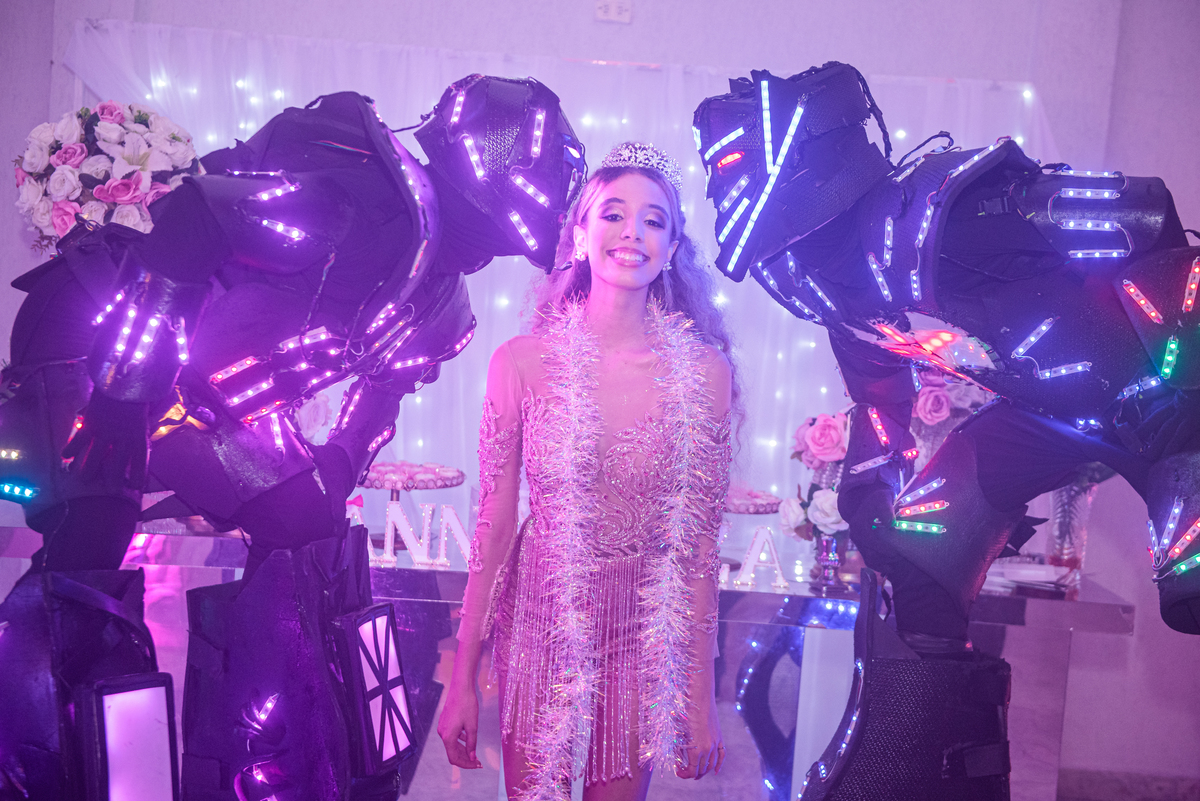 A beleza de Anna Luíza em seu debut! Fotografias que eternizam sua juventude e o brilho dos 15 anos.