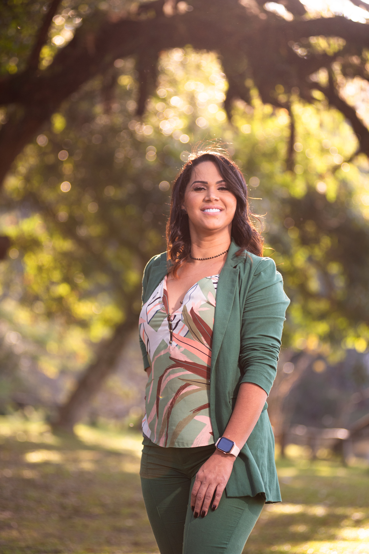 Radiação histórica: Uma mulher empoderada no coração pulsante de São Paulo, a Rua XV de Novembro.
Beleza atemporal: Uma jovem elegante e clássica na charmosa Rua Direita.
Conexão com a arte: Uma mulher amante da cultura na vibrante Rua da Consolação.