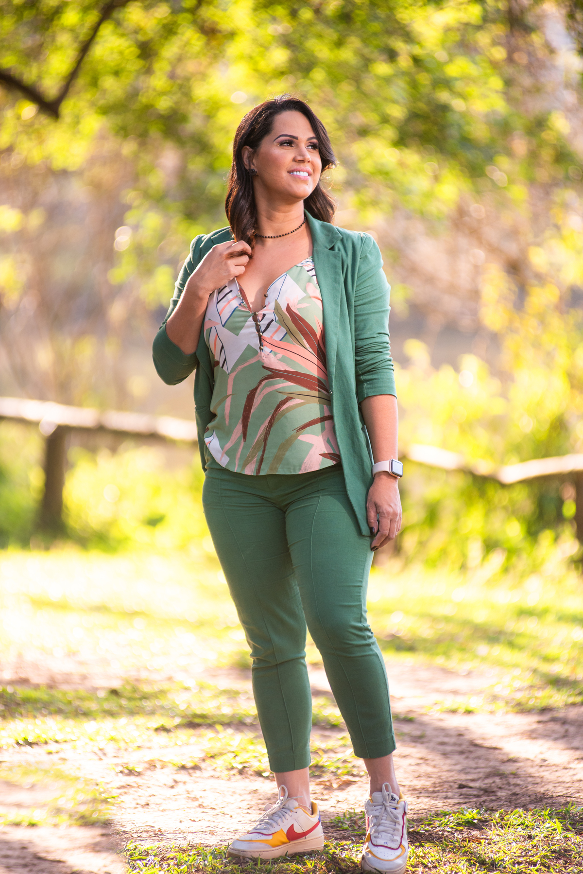 Expressão autêntica: Uma mulher livre e criativa na boêmia Rua Girassol.
Cores vibrantes: Uma jovem alegre e otimista na charmosa Rua Fradique Coutinho.
Ecletismo urbano: Uma mulher descolada e conectada com as tendências na Rua Harmonia.