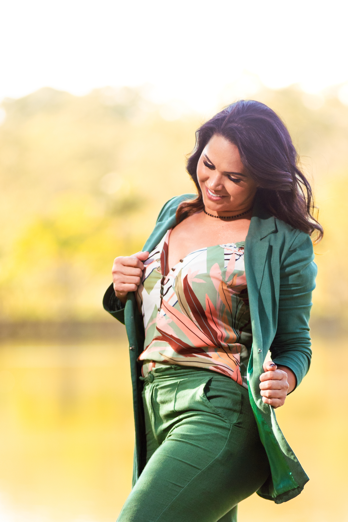 Inteligência e conhecimento: Uma mulher estudiosa na imponente Cidade Universitária.
Raízes e tradição: Uma jovem conectada com a história do Jardim América.
Calmaria e qualidade de vida: Uma mulher buscando paz e bem-estar no tranquilo Butantã.