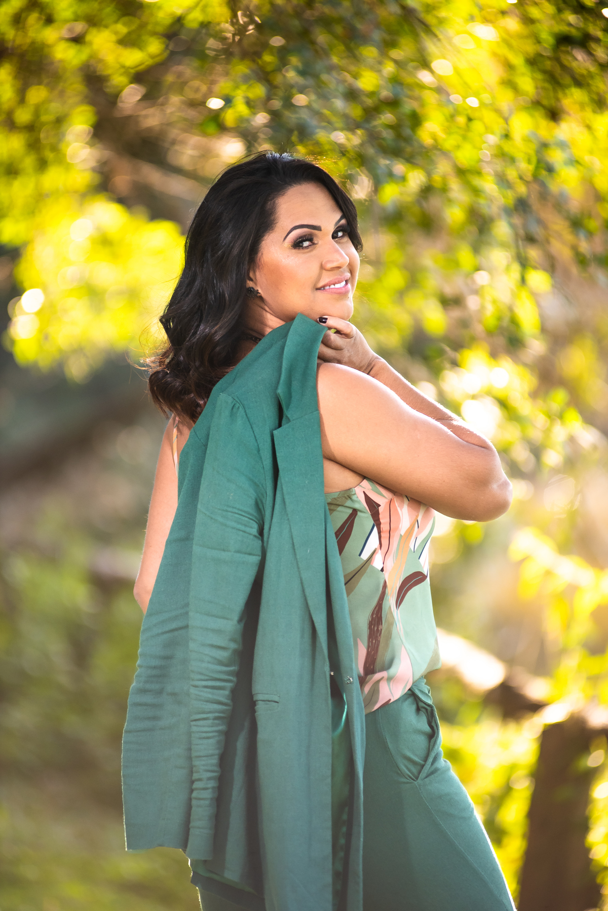 Belas Artes:

Arte e cultura: Uma mulher amante da arte no Museu de Arte de São Paulo.
Beleza clássica: Uma jovem elegante na tradicional Rua Major Maragliano.
Gastronomia requintada: Uma mulher apreciadora de alta gastronomia na Rua Oscar Freire.