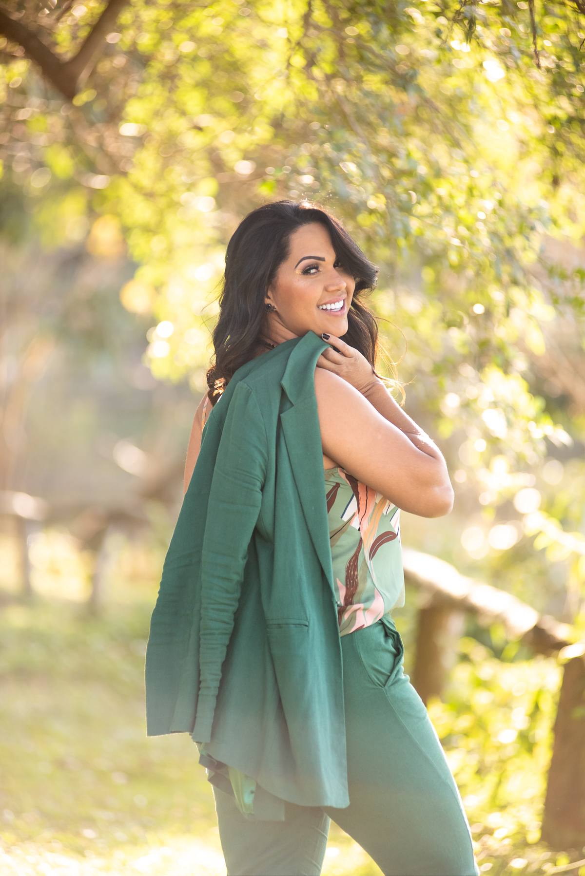 Pinheiros:

Sustentabilidade e consciência: Uma mulher conectada com a natureza no Parque das Bicicletas.
Diversidade e inclusão: Uma jovem vibrante na Vila Madalena, um bairro conhecido por sua boemia.
Gastronomia artesanal: Uma mulher apreciadora de sab