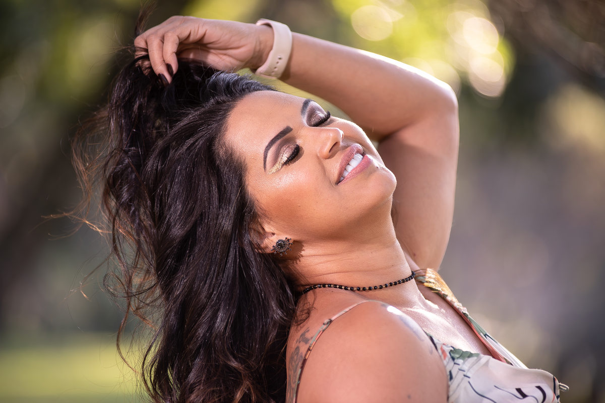 Bela Vista:

Teatro e cultura: Uma mulher amante do teatro no Teatro Municipal de São Paulo.
Arquitetura clássica: Uma jovem apreciadora de história na Rua Major Maragliano.
Gastronomia requintada: Uma mulher amante de alta gastronomia na Rua Haddock Lobo