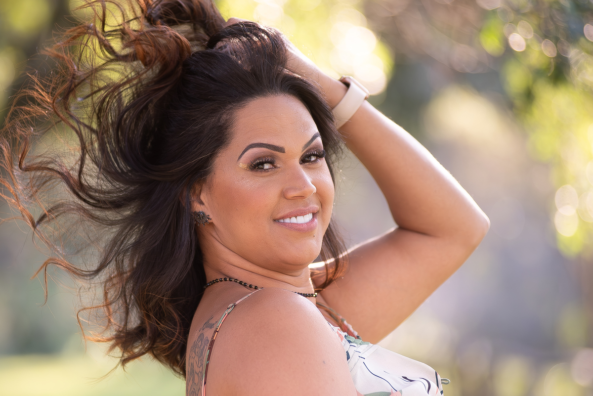 Liberdade:

Comunidade e acolhimento: Uma mulher conectada com a comunidade japonesa no bairro da Liberdade.
Cultura oriental: Uma jovem apreciando a cultura japonesa na Rua Thomaz Gonzaga.
Gastronomia autêntica: Uma mulher amante de comida japonesa na Ru