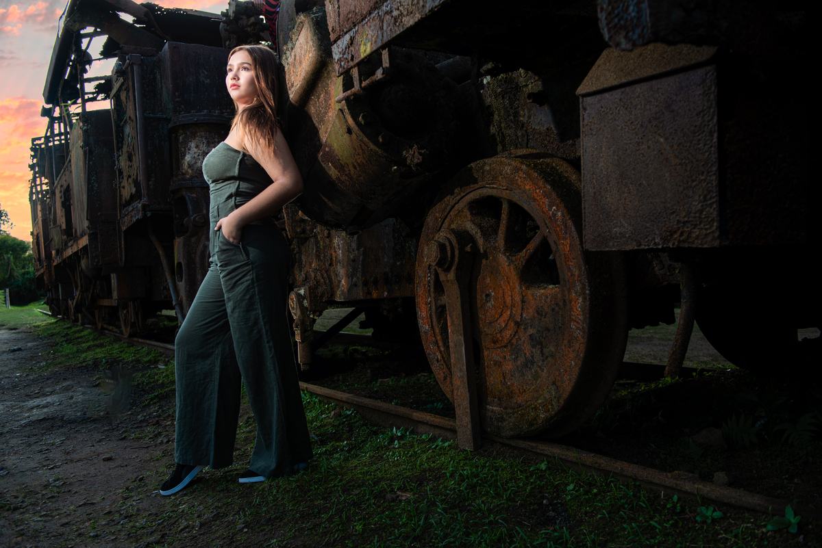 Descrição para Fotos de Ensaio de 15 Anos em Paranapiacaba
Ensaio fotográfico de 15 anos em Paranapiacaba, São Paulo, com a debutante Lara. Cenário histórico e pitoresco, luz de fim de tarde, momentos espontâneos e emocionantes. Fotografia de aniversário,