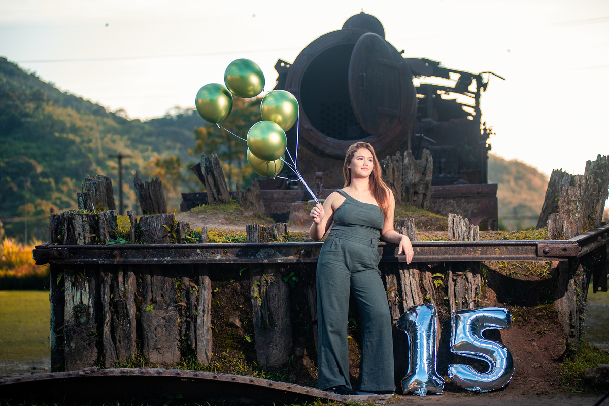 Descrição para Fotos de Ensaio de 15 Anos em Paranapiacaba
Ensaio fotográfico de 15 anos em Paranapiacaba, São Paulo, com a debutante Lara. Cenário histórico e pitoresco, luz de fim de tarde, momentos espontâneos e emocionantes. Fotografia de aniversário,