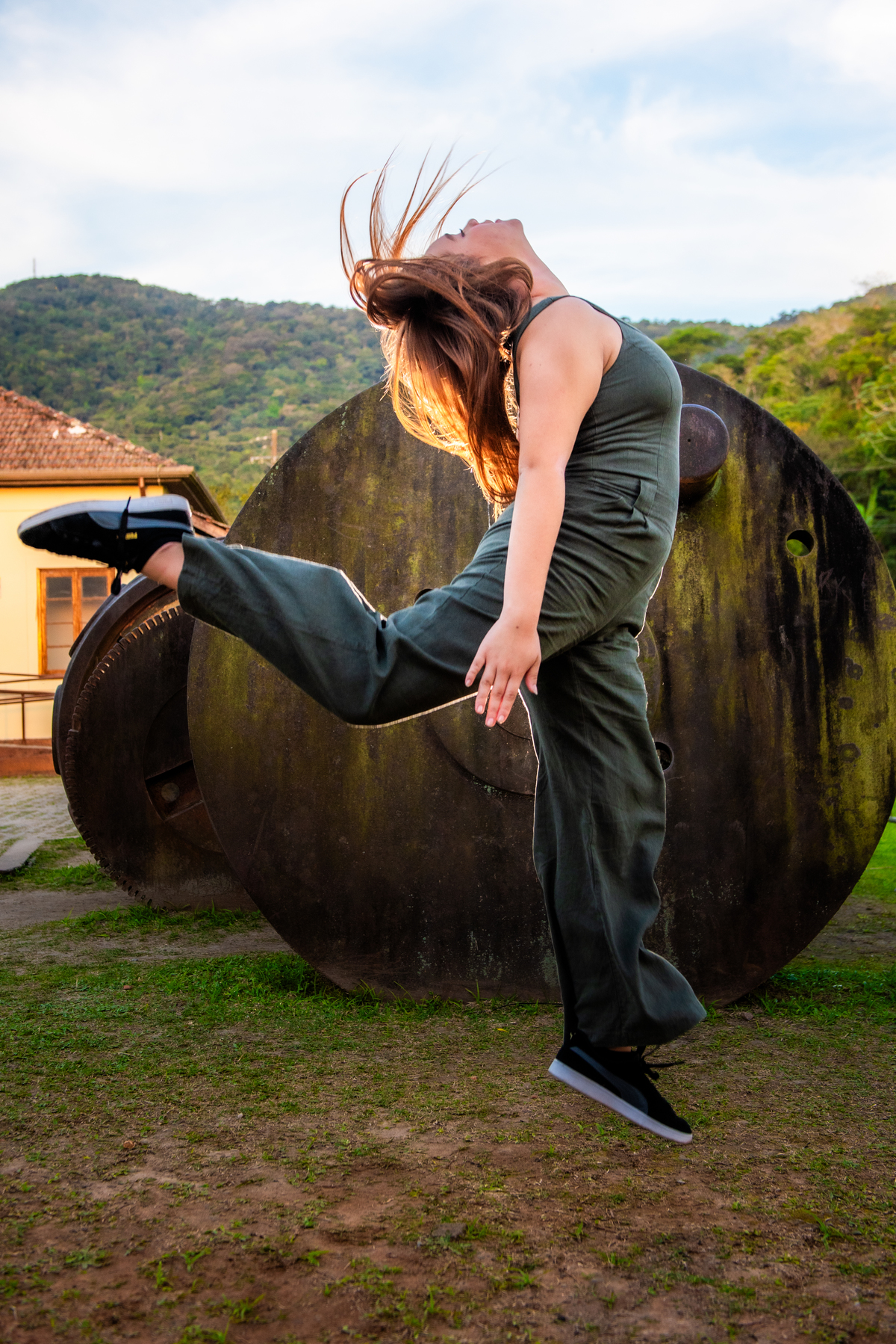 Descrição para Fotos de Ensaio de 15 Anos em Paranapiacaba
Ensaio fotográfico de 15 anos em Paranapiacaba, São Paulo, com a debutante Lara. Cenário histórico e pitoresco, luz de fim de tarde, momentos espontâneos e emocionantes. Fotografia de aniversário,