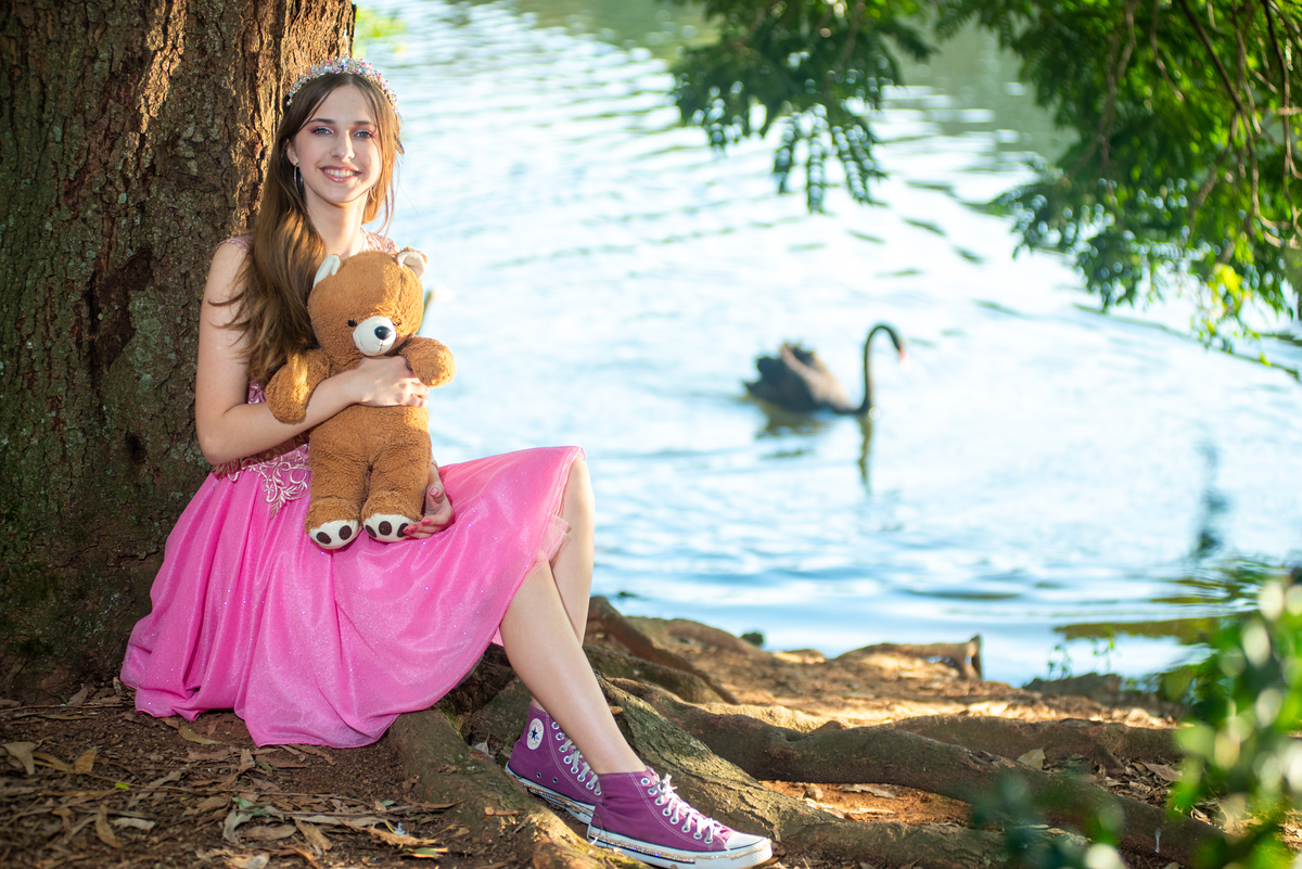 Ensaio de Debutante
Parque Ibirapuera
Debutante 15 anos
Fotografia de Debutante
Ensaio Fotográfico
Debutante SP
Debutante São Paulo
Fotos de Debutante
Book de Debutante
Debutante no Parque
Ensaio ao Ar Livre
Natureza
Beleza
Juventude
Celebração
Momentos E