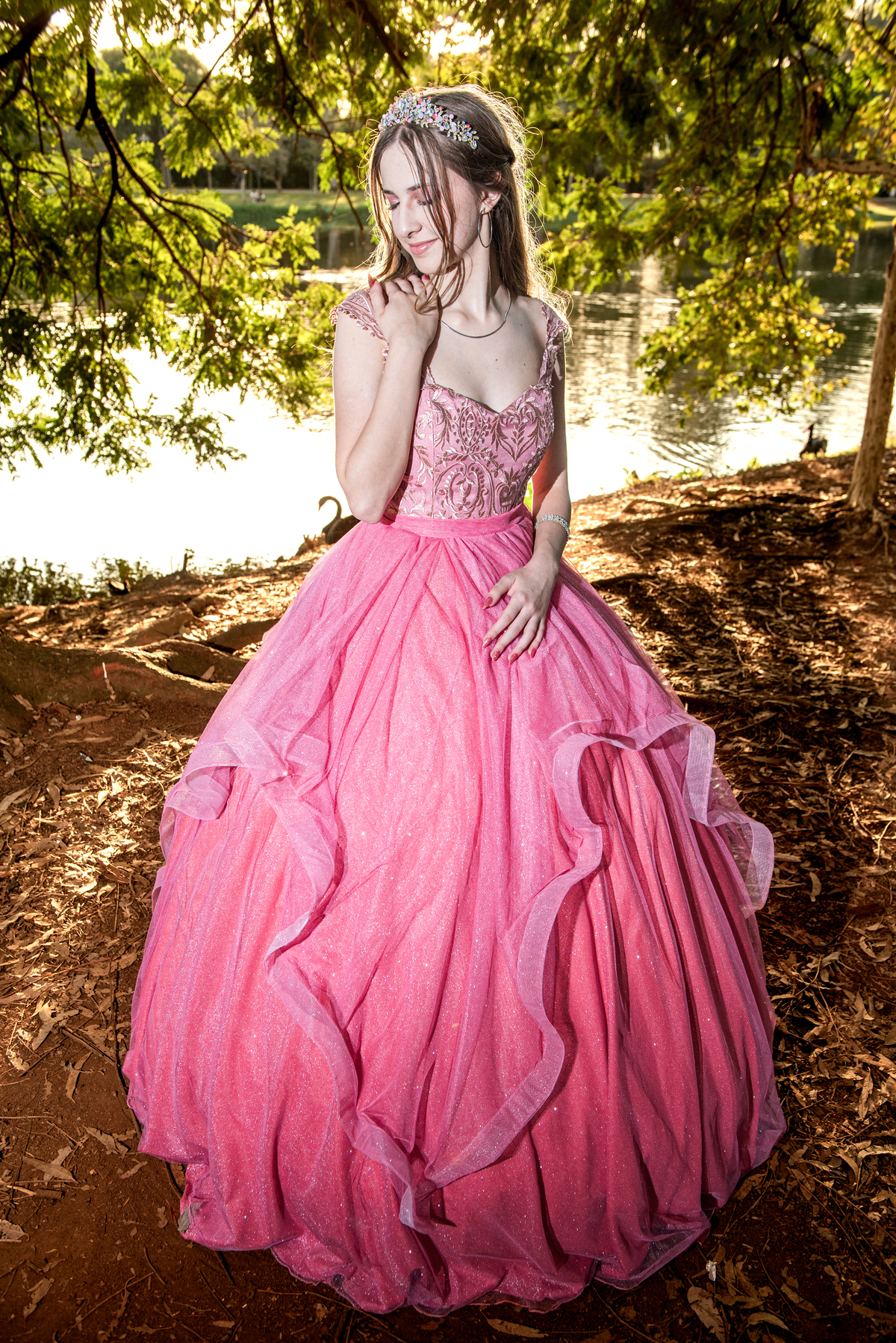 Ensaio de Debutante
Parque Ibirapuera
Debutante 15 anos
Fotografia de Debutante
Ensaio Fotográfico
Debutante SP
Debutante São Paulo
Fotos de Debutante
Book de Debutante
Debutante no Parque
Ensaio ao Ar Livre
Natureza
Beleza
Juventude
Celebração
Momentos E