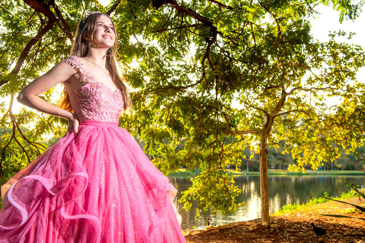 Ensaio de Debutante
Parque Ibirapuera
Debutante 15 anos
Fotografia de Debutante
Ensaio Fotográfico
Debutante SP
Debutante São Paulo
Fotos de Debutante
Book de Debutante
Debutante no Parque
Ensaio ao Ar Livre
Natureza
Beleza
Juventude
Celebração
Momentos E